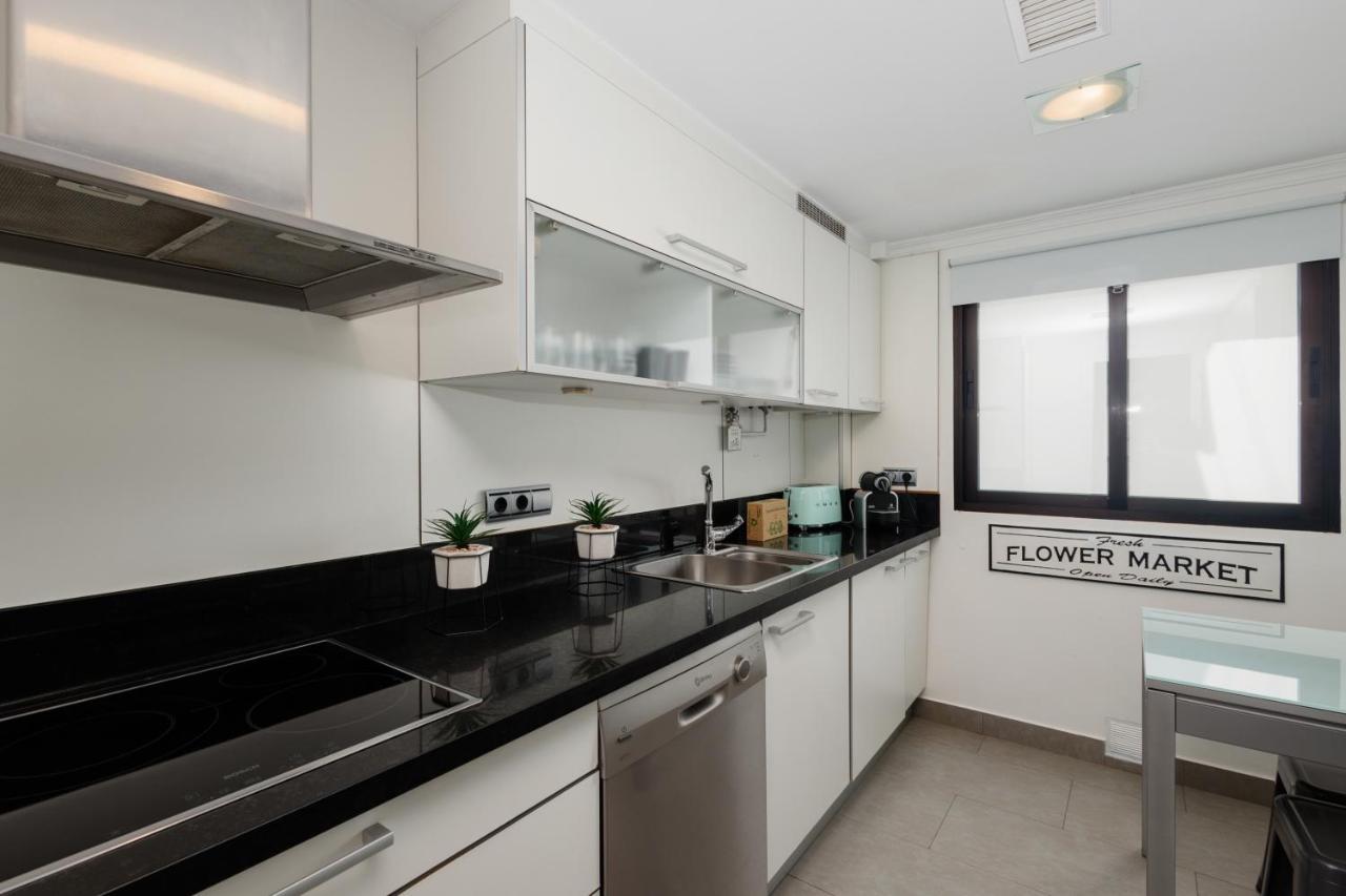 In The Historic Center Of Malaga, Very Close To The Beach And The Ave Train Station, With Private Parking Экстерьер фото